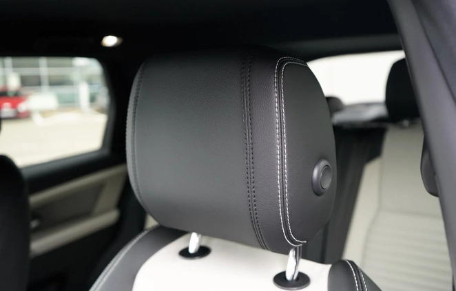 Land Rover Discovery Sport cena 234900 przebieg: 8097, rok produkcji 2023 z Trzebiatów małe 379